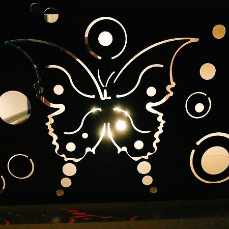 Hotel The Butterfly Sîngeorgiu de Mureş Esterno foto