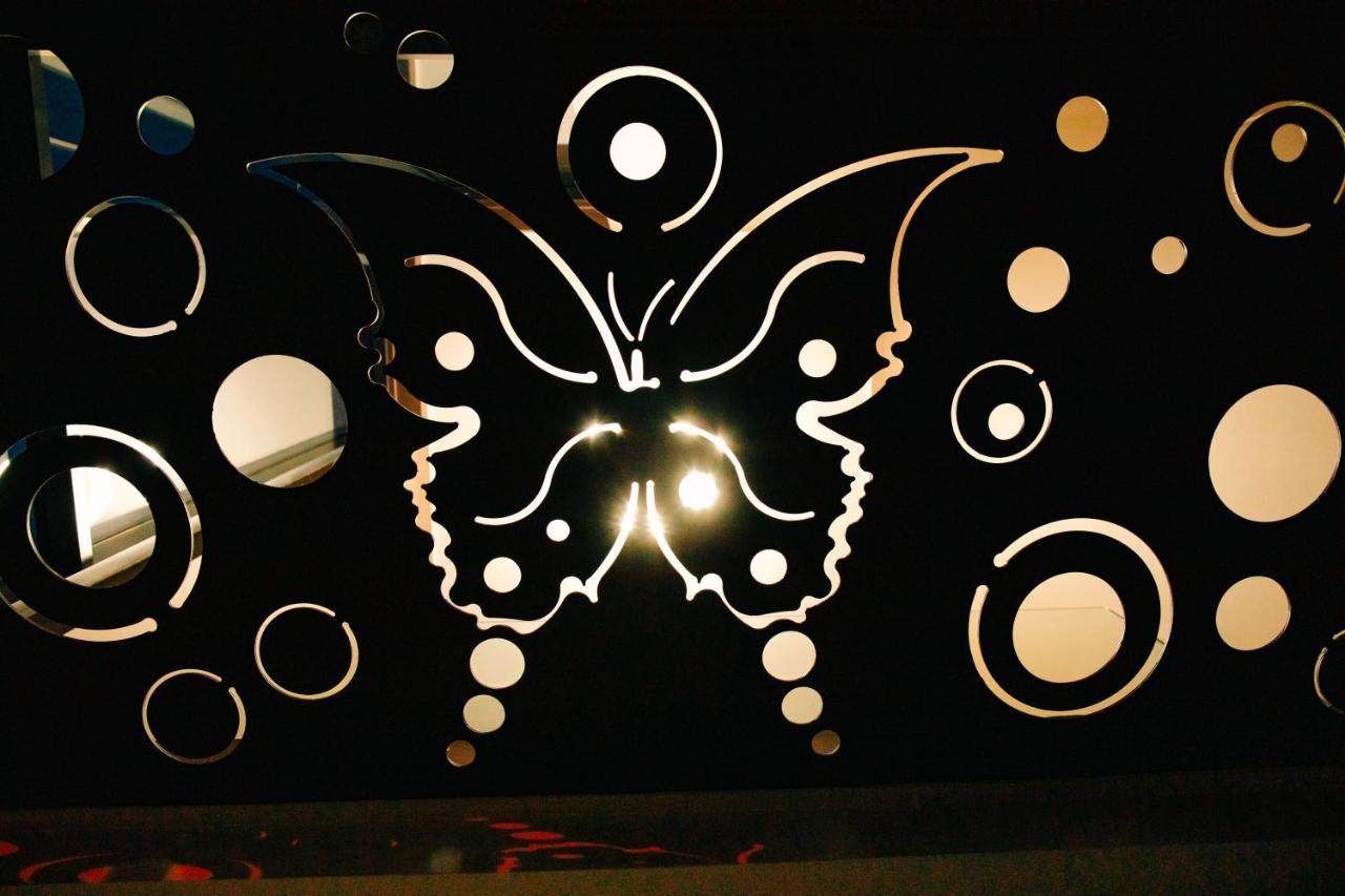 Hotel The Butterfly Sîngeorgiu de Mureş Esterno foto